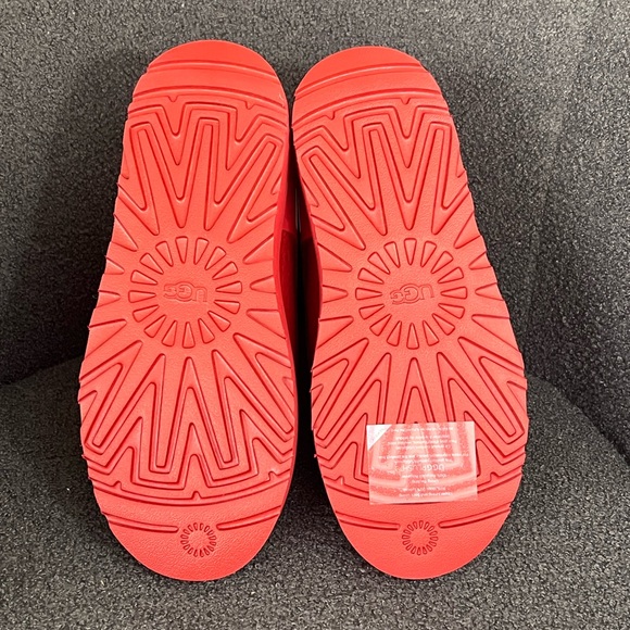 NEW UGG Women’s Classic Clear Mini Waterproof Ankle Boots- Red 1113190- Size 8 - Picture 6 of 8